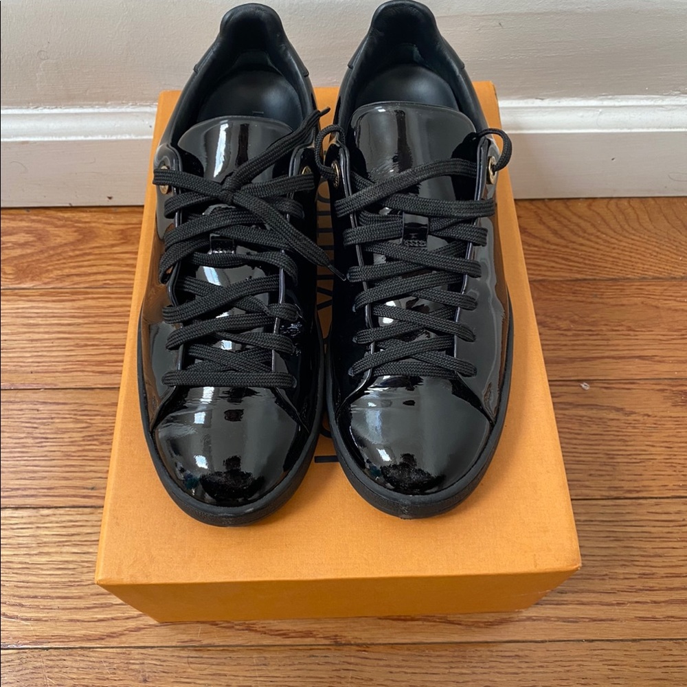 Women’s Size 7 (EU 37) Black Louis Vuitton Sneaker - Picture 4 of 11